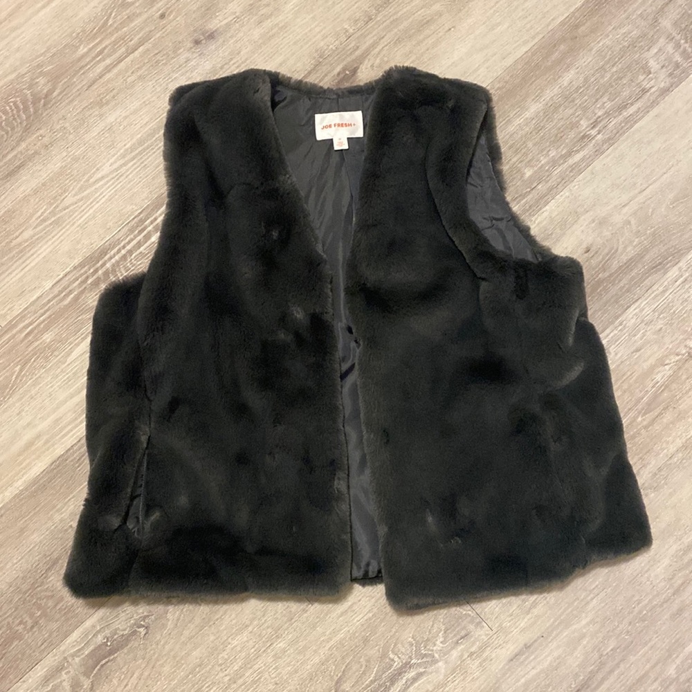 New faux fur vest with pockets.
